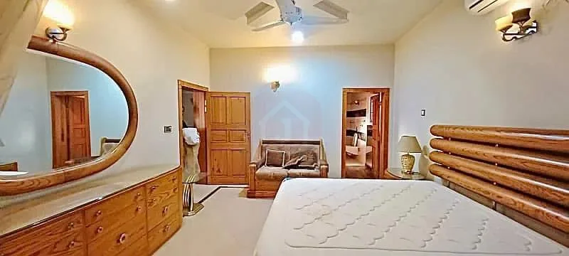 Modern One Kanal Bungalow in DHA Lahore Near Park and Market