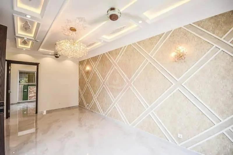 5 Marla Elegant Villa with High Ceiling Lobby Overlooking Park