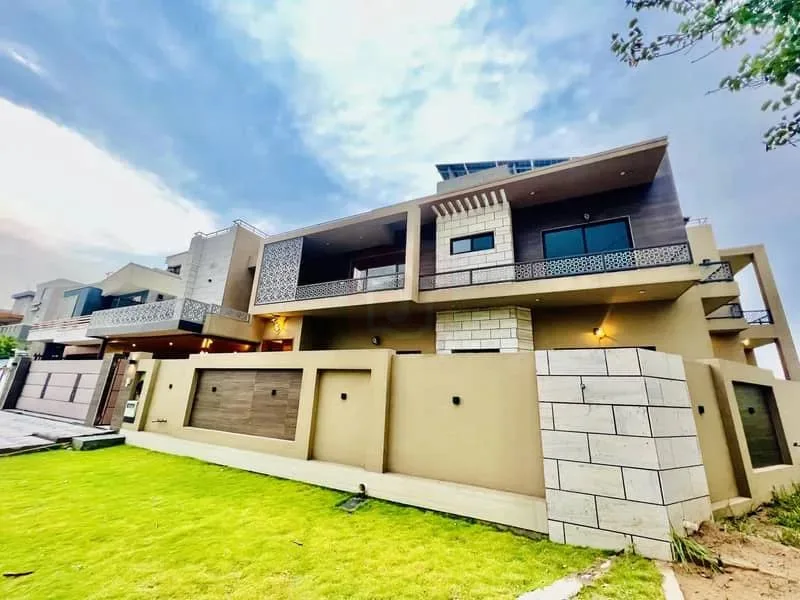 Park Facing Corner House for Sale in DHA Defence Phase 2
