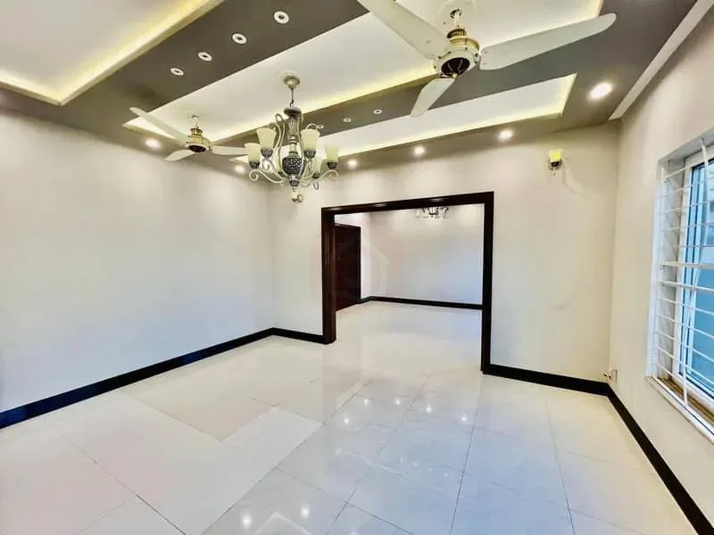 Well-Maintained Used House with Gas for Sale