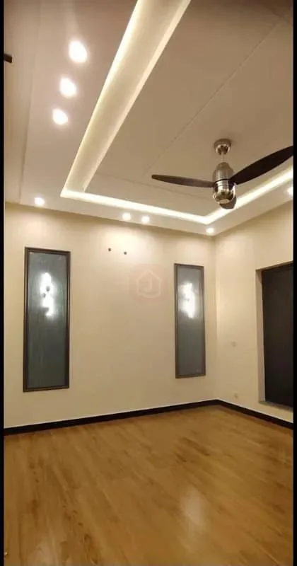 10 Marla House for Sale in Prime Location Close to Mosque, Park & Market