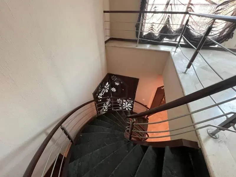Modern One Kanal Bungalow for Sale in DHA Lahore, Near Park and Commercial Area