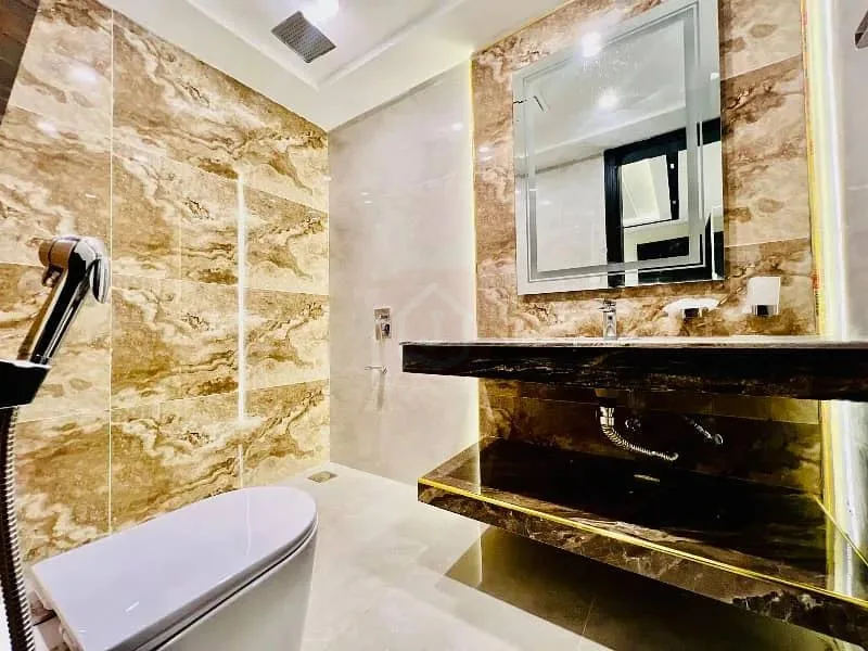 Elegant Basement Residence Close to Central Park