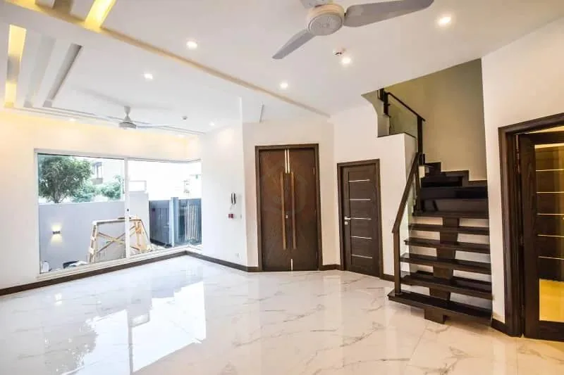 5 MARLA NEWLY BUILT MODERN HOUSE AVAILABLE FOR PURCHASE