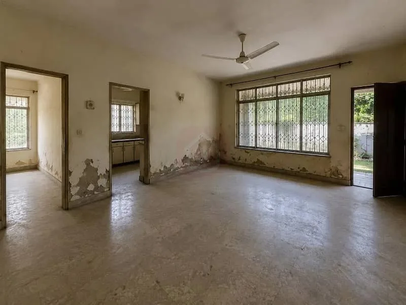 Old Demolishable House for Sale in F-8, Islamabad