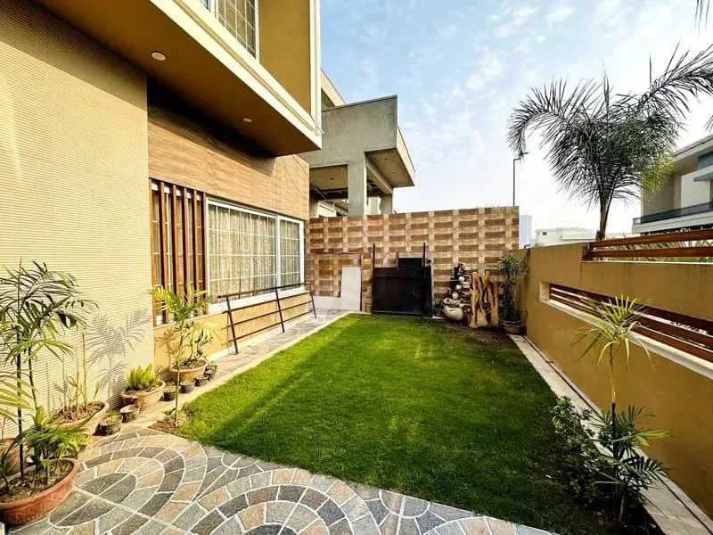 Designer Double Unit Dream House with 6 Bedrooms and 15kW Solar