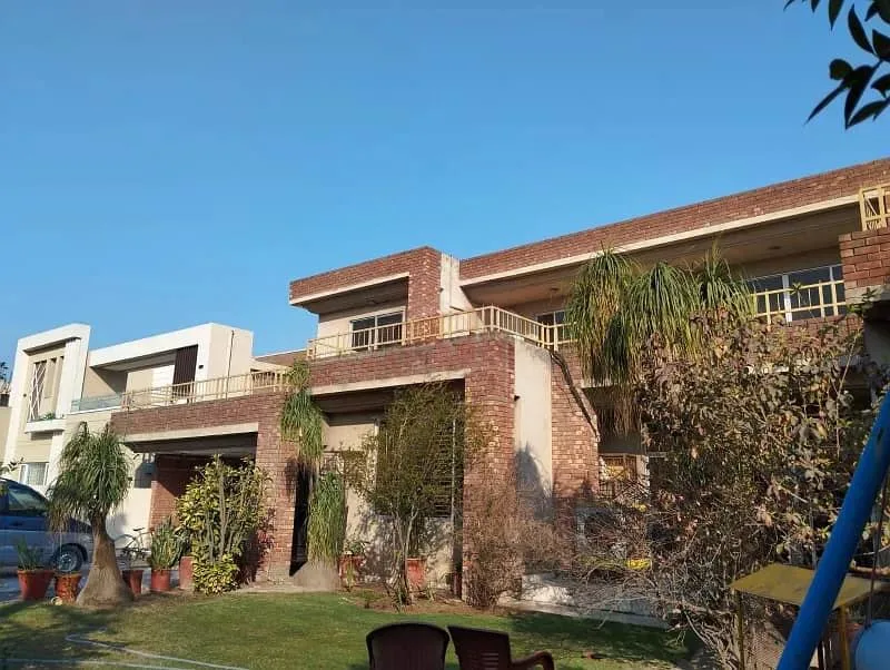 Stunning 2 Kanal Bungalow in DHA Lahore, Near Park and Market