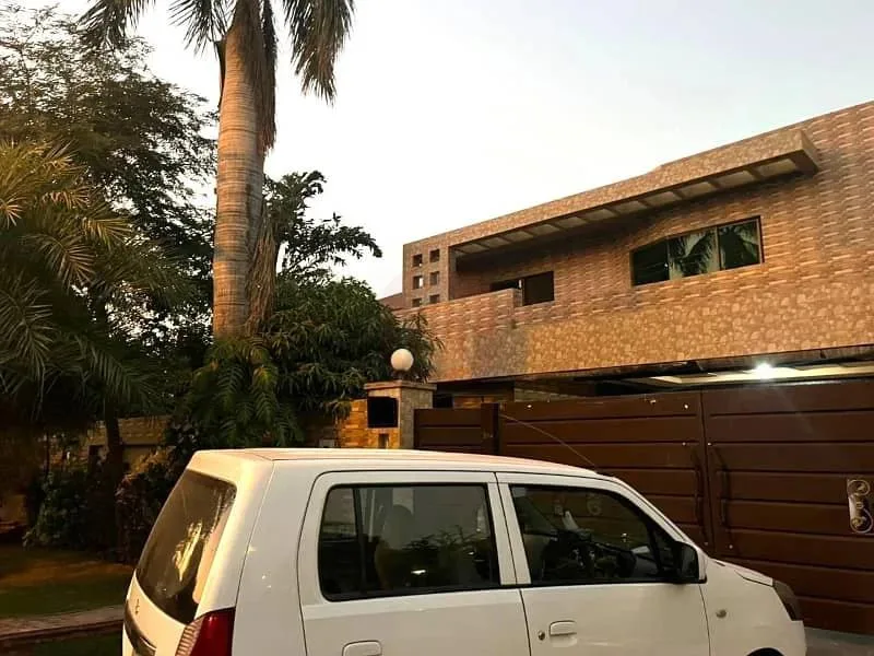 One Kanal Modern Bungalow for Sale in DHA Lahore