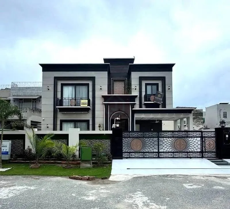 One Kanal Luxurious Fully Furnished Bungalow with Basement Servant Quarters in DHA Lahore
