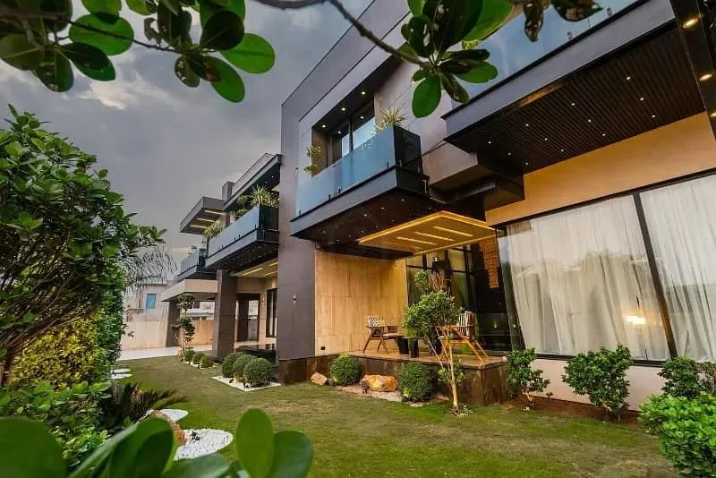 Stunning 2 Kanal Fully Furnished House for Sale