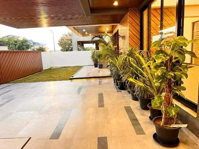 Designer 1 Kanal House with 5 Bedrooms for Sale in DHA