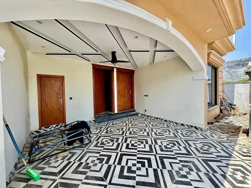8 Marla Luxury Home Available in Faisal Town Block A