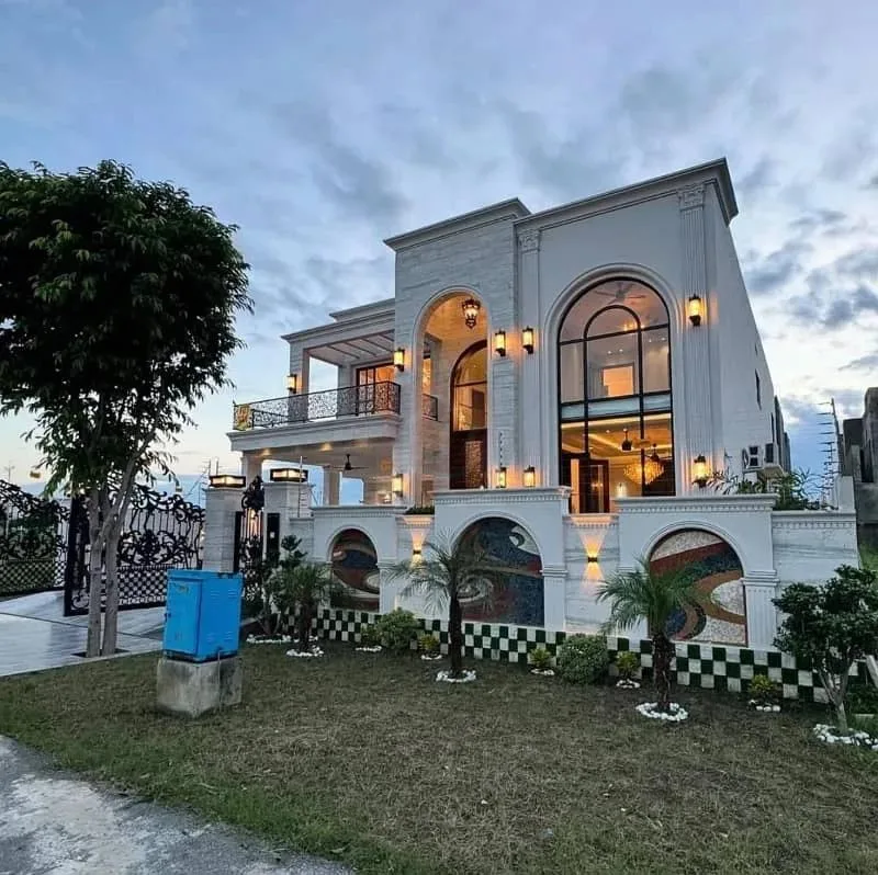 Stunning Victorian Bungalow for Sale in DHA Lahore