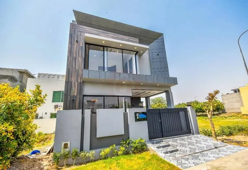 5 MARLA OWNER BUILT HOUSE IN PRIME LOCATION OF DHA LAHORE