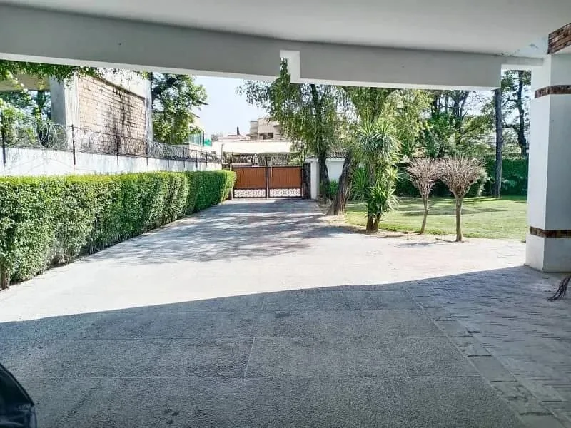 2000 SQYD Old Livable House For Sale in F-6, Islamabad