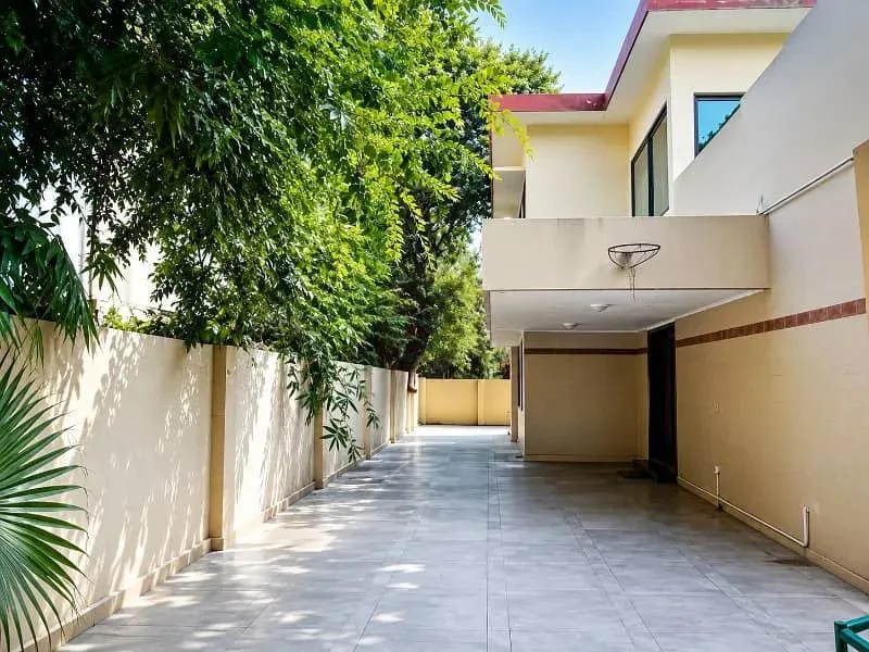 Spacious Corner House Available for Sale