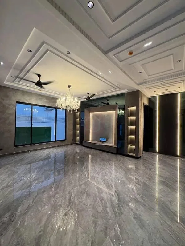 1 Kanal House Available in DHA Phase 2