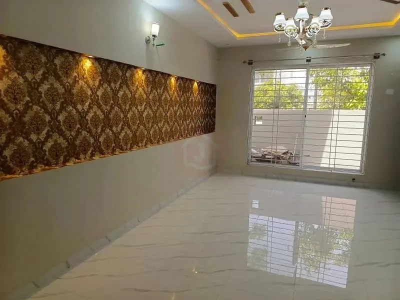 Brand New 10 Marla Sun-Faced Home in Top City 1