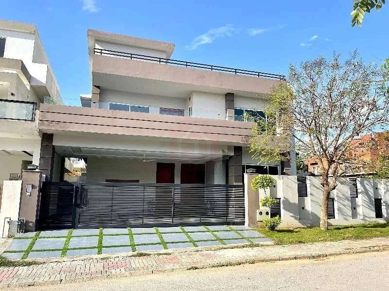 1 Kanal New Double Unit House in Prime Location, South Facing