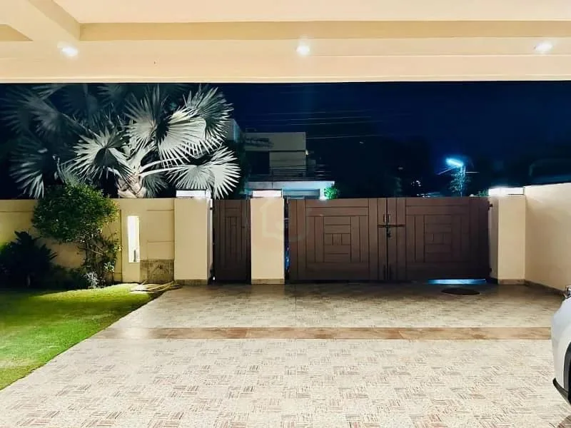 One Kanal Modern Bungalow for Sale in DHA Lahore, Near Park and Market