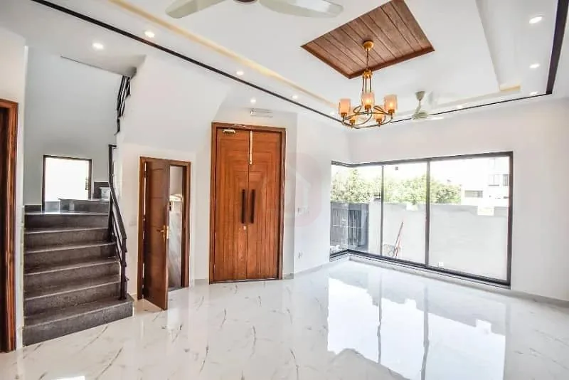 5 MARLA OWNER BUILT HOUSE IN PRIME LOCATION OF DHA LAHORE