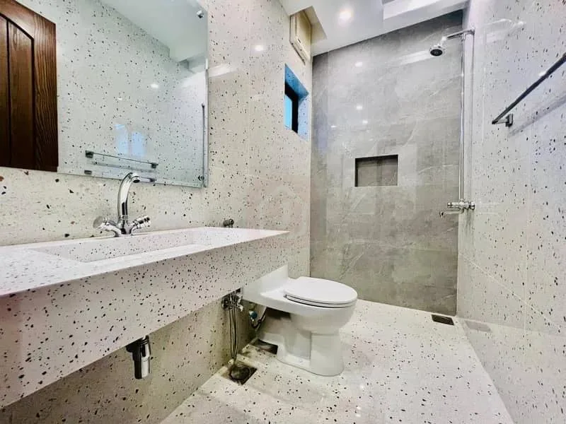 10 Marla Newly Constructed Stunning Home