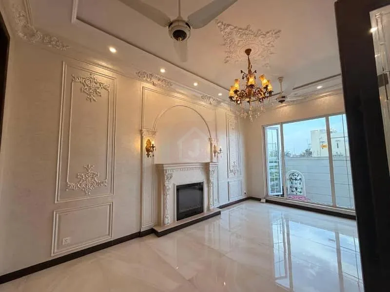 8 Marla Luxurious Royal Classic Villa for Sale in DHA Defence