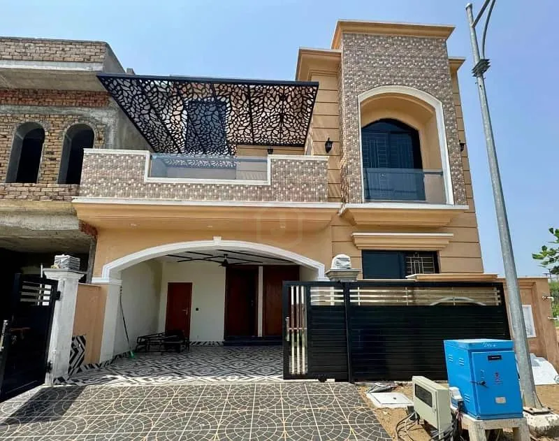 8 Marla Luxury Home Available in Faisal Town Block A