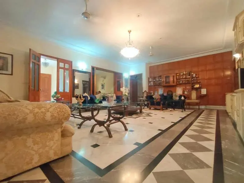 2 Kanal Beautiful Bungalow for Sale in DHA Lahore Near Park and Commercial Market