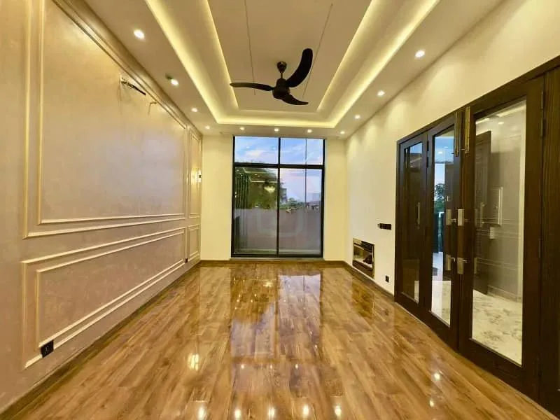 Exquisite 10 Marla Designer Villa Available in DHA Phase 6
