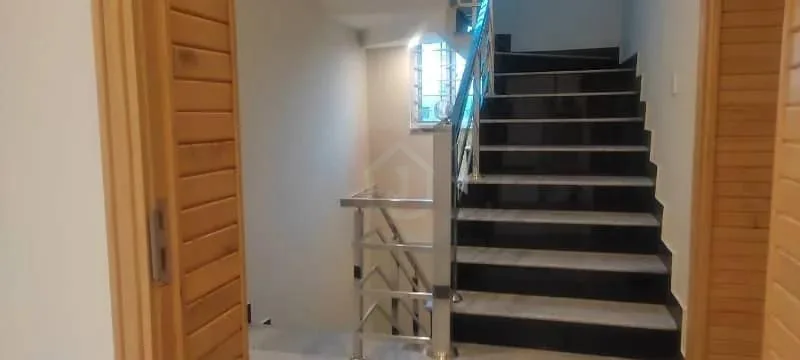 Stylish 10 Marla Home Available in Bahria Enclave Sector J, Islamabad
