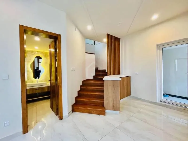 Exquisite 1 Kanal House with Pool for Sale
