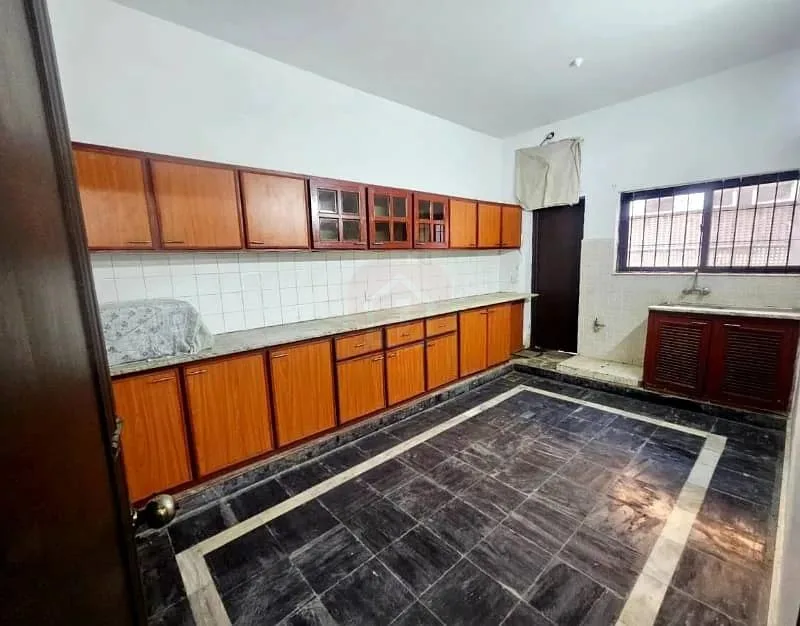 Old House with Front and Back Openings in F-6