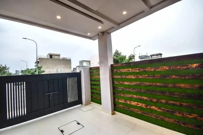 5 MARLA NEWLY BUILT MODERN HOUSE AVAILABLE FOR PURCHASE