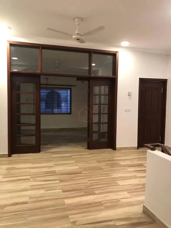 One Kanal Used Bungalow Available in DHA Lahore Near Park & Market
