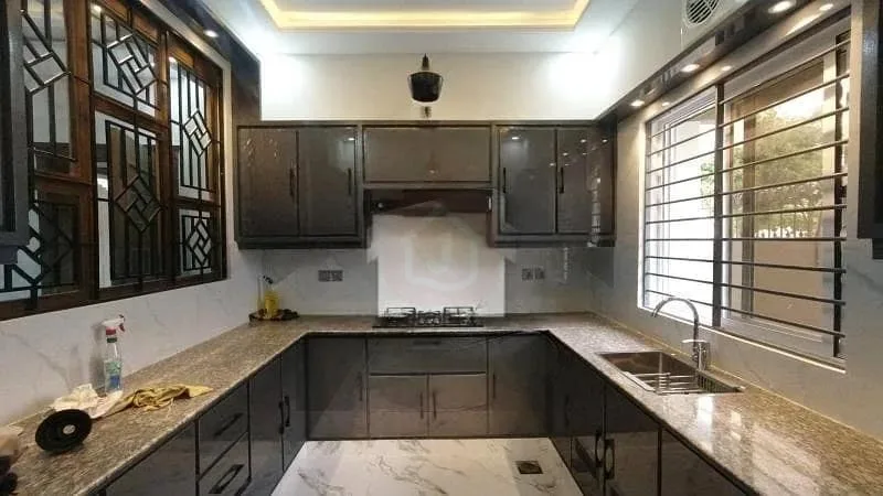 10 Marla House Available for PKR 54,500,000