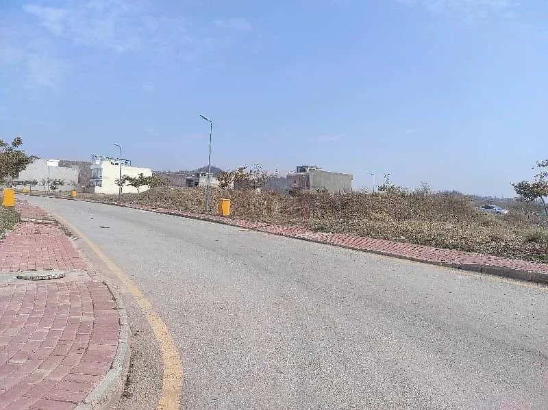 8 Marla Margalla Facing Plot for Sale in Sector J, Bahria Enclave
