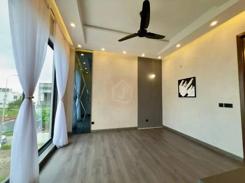 5 Marla Ultra Modern Villa Available for Sale in DHA
