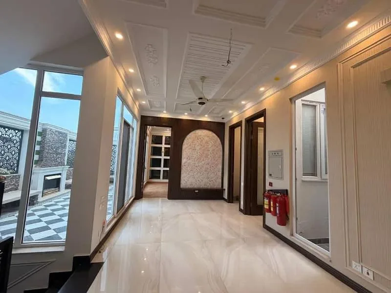 8 Marla Luxurious Royal Classic Villa for Sale in DHA Defence