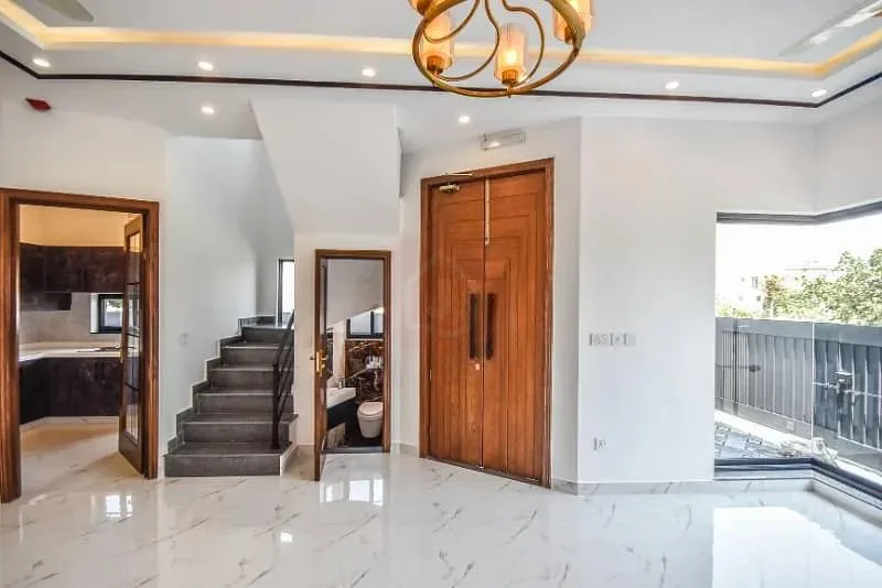 5 MARLA OWNER BUILT HOUSE IN PRIME LOCATION OF DHA LAHORE