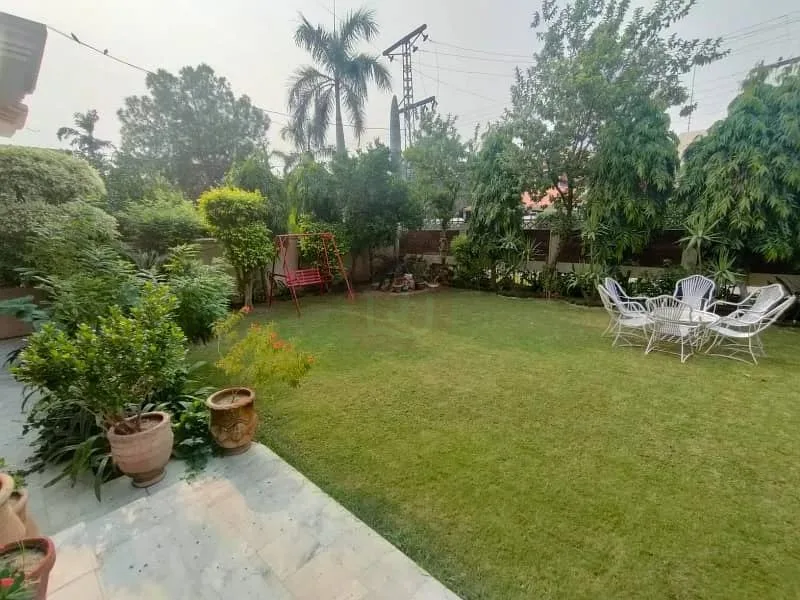 2 Kanal Beautiful Bungalow for Sale in DHA Lahore Near Park and Commercial Market