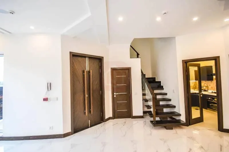 5 MARLA NEWLY BUILT MODERN HOUSE AVAILABLE FOR PURCHASE