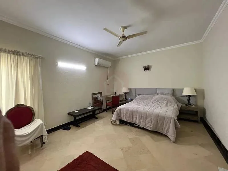 One Kanal Bungalow for Sale in DHA Lahore Near Park & Market