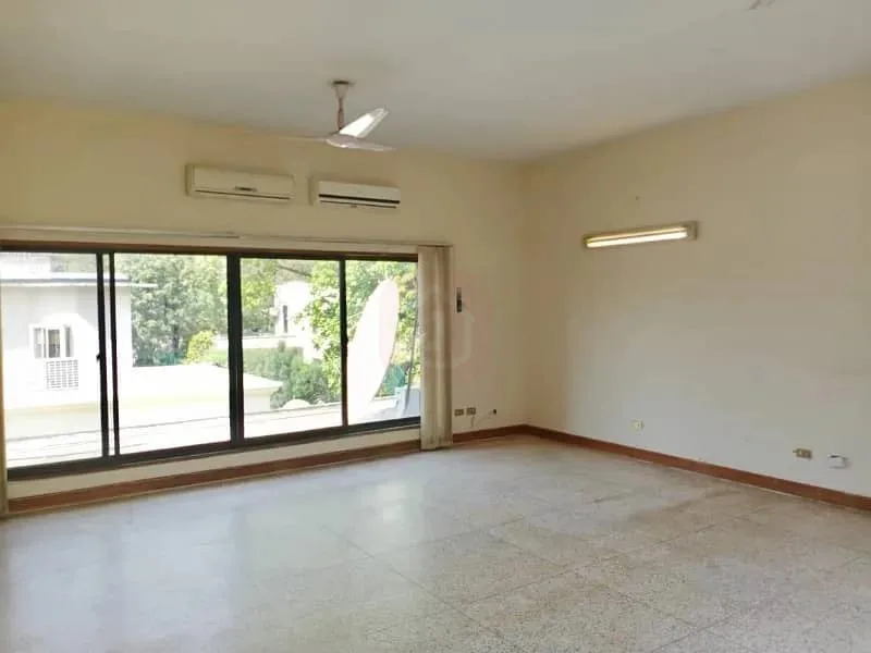 Spacious 4 Kanal House in Islamabad F-6