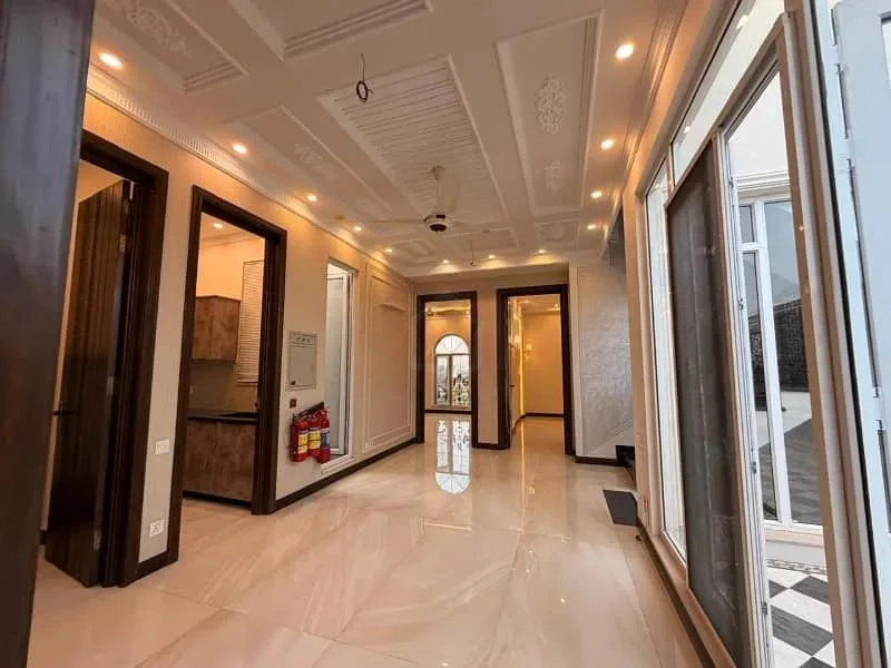 8 Marla Luxurious Royal Classic Villa for Sale in DHA Defence