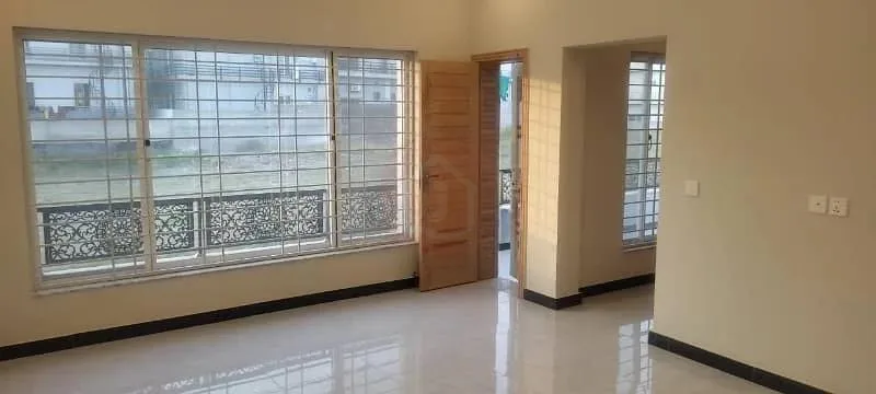 Stylish 10 Marla Home Available in Bahria Enclave Sector J, Islamabad