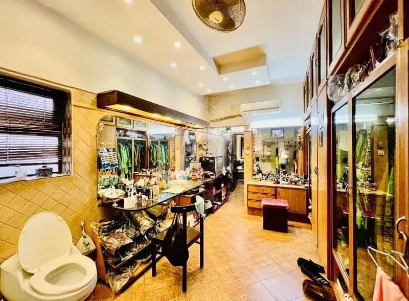 2 Kanal Modern Bungalow for Sale in DHA Lahore Near Park and Market