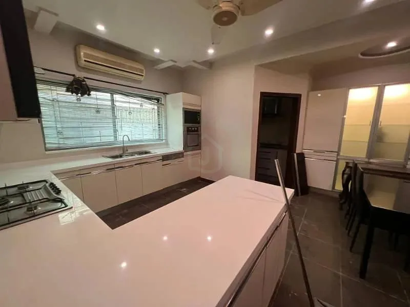 Modern One Kanal Bungalow for Sale in DHA Lahore, Near Park and Commercial Area