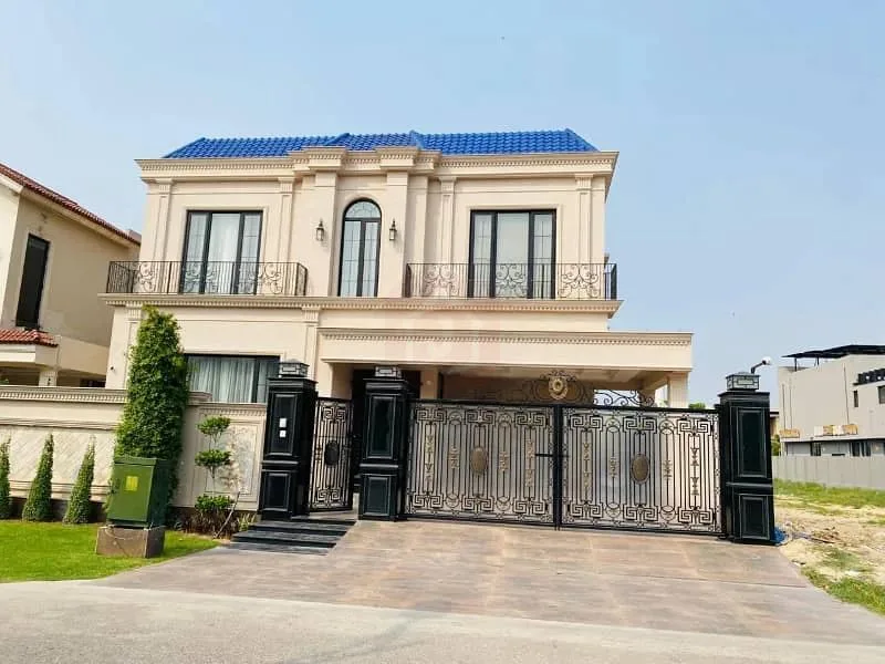 Stunning One Kanal Bungalow for Sale in DHA Lahore with Servant Quarters