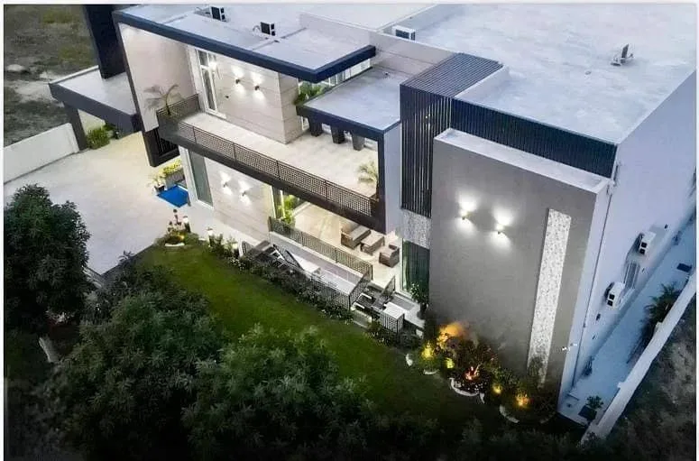 2 Kanal Luxury Bungalow with Full Basement and Amenities in DHA Lahore
